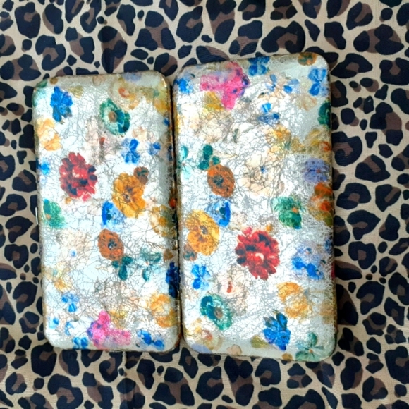 💥3/$25💥Golden Floral Wallet - Picture 3 of 4